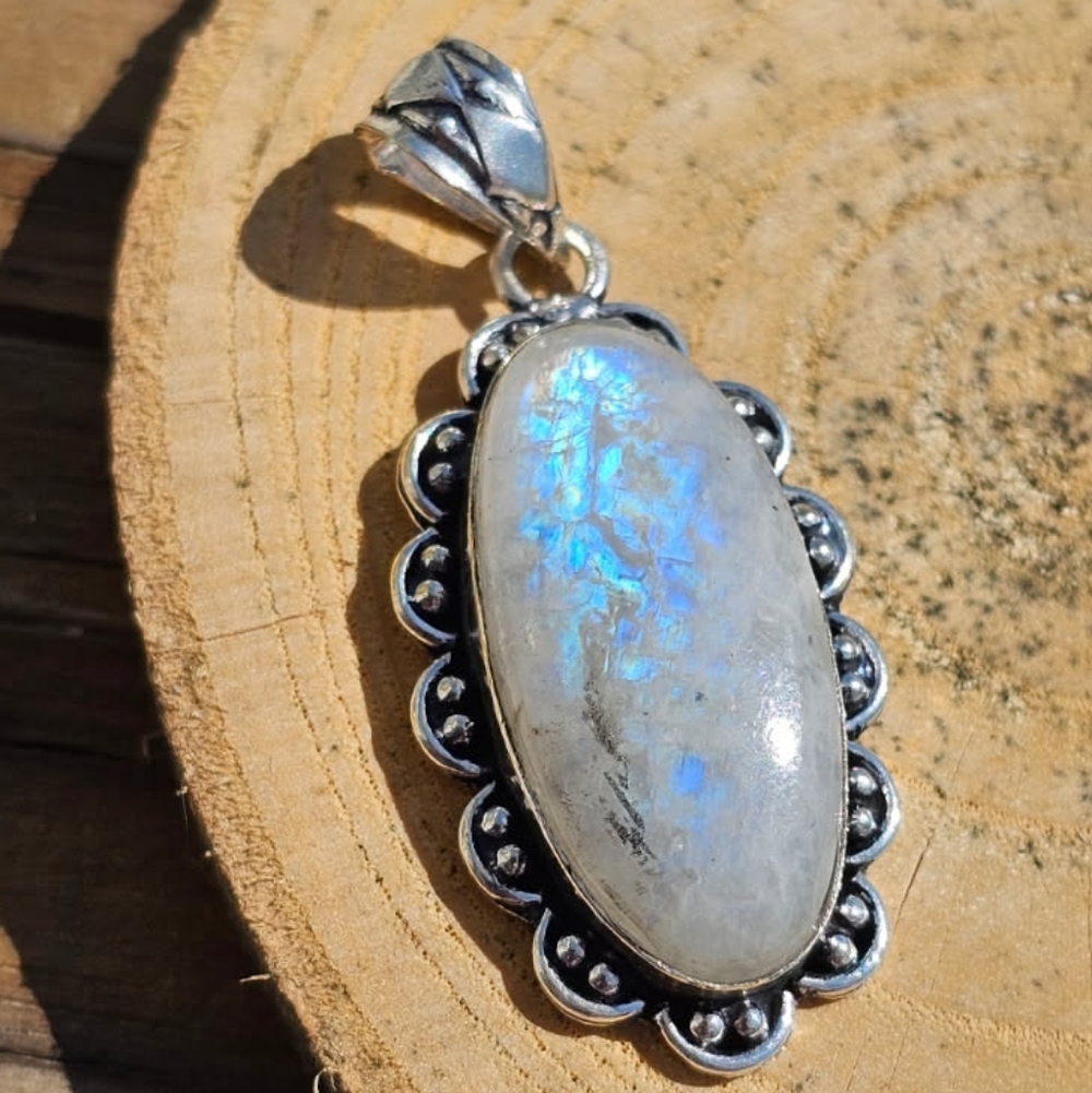 MOONSTONE/ LABRODITE PENDANT MEW